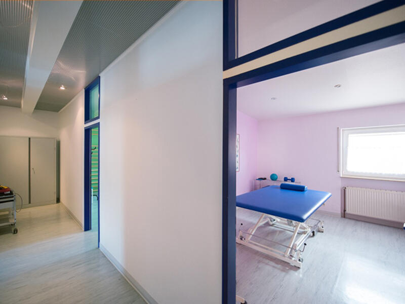 Räumlichkeiten, Blick in Behandlungsraum